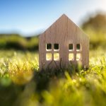 Um ano depois, programa de habitação de Bolsonaro entrega menos moradias e zero reformas