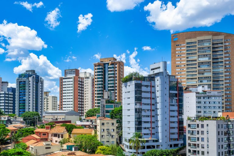 Locação e venda de imóveis usados fecham trimestre em alta em São Paulo