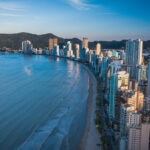 Santa Catarina abriga 3 das 5 cidades mais caras para comprar imóvel no Brasil
