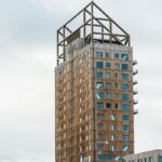 Como é o prédio mais alto do mundo todo construído em madeira?