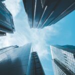 Por que os imóveis ainda vencem os bancos na corrida da construção patrimonial?